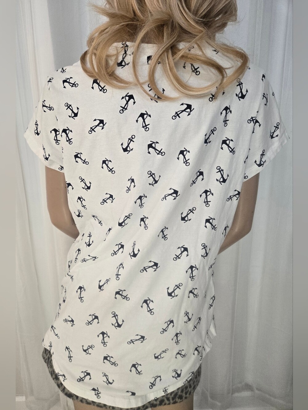 Women’s Anchor Print V-Neck Tee. White And Navy. Pristine Condition. - Picture 2 of 10